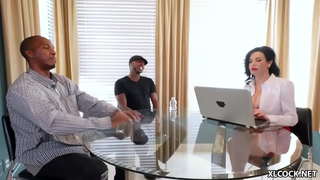 Veronika Avluv did &amp; #039; t jaħsbu ħafna dwar threesome ħabib hot