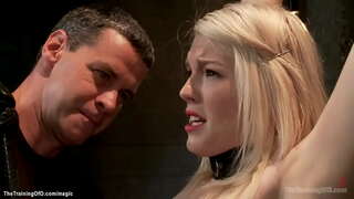 Karstā blondīne dodas newbie Ella Nova izpaužas mocīja un disciplinēti, ko kapteinis Džeimss Mogul tad sūkāt un fuck lielo locekli, lai raupja gimp Owen Gray