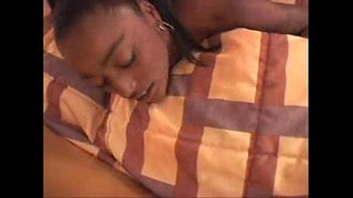 Ébano Chica de Colegio se la follan en el Hotel en Amateur Casero Video Porno