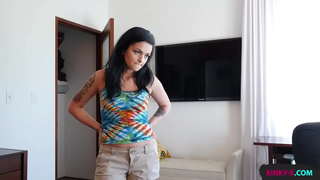 ���ારા મગુઇરે માત્ર નહીં બહાર નીકળવા પર ફટકા મને ત્યાં સુધી હું તેના મૂકી તેના પર ચોગ્ગા અને વાહિયાત છે કે ચુસ્ત slurping ભોસ ચુત ઉગ્ર ઉત્તેજનાનો અતિરેક માટે - Kylie Foxxx