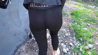 Пассер кремпи менен паркта корозду соруп сунуш