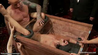 ���ુવાન કાળી ગુલામ એડ્રીયાના Chechik છે blindfolded અને બોક્સવાળી પછી મોટો લોડો દ્વારા fucked અપાર્થિવ ધૂળ નિયંત્રણ હેઠળ dom પ્રિન્સેસ ડોના Dolore જાહેર