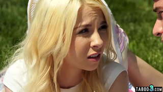 ���ીન મગુઇરે fucked આશરે બગીચામાં આઉટડોર