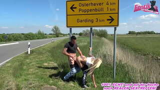 ���ਲਾਈ ' ਤੇ ਗਲੀ ਦੇ ਨਾਲ ਇੱਕ ਗੋਰੀ ਅਸ਼ਲੀਲ ਦੁਨਿਯਾ