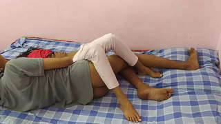 ���ਾਲਜ ਦੀ ਕੁੜੀ ਨੂੰ ਪ੍ਰਾਪਤ ਕਰਦਾ ਹੈ, Nasty &#039; ਤੇ ਇੱਕ ਡਿਕ ਵਿਚ ਕਾਲੇ ਲਿੰਗਰੀ