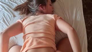 An magician tugann dom fucked blowjob agus imíonn dom