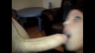 Velmi pěkný velký těžký kohout nasaje suchý