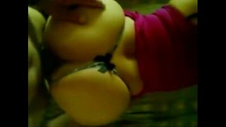 ���ોટા બોબલા વાળી મહિલા છોકરી સાથે એક વિશાળ ગાંડ લઈ એક મોટી ગાંડ