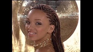 Gia LaShay ebonisa ngaphandle kwayo melons