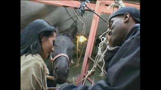 Vilda Hårt Gangbang rumänsk Flicka 4 stora kukar på en gång inuti