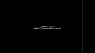 ג ' ינג ' ית סקסית משחקת עם דילדו זכוכית על פקה