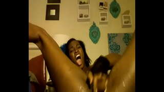 Masturbating ဝဘ်ဖစ္သျ squirt