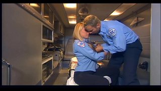 Siyah uyluk yüksek çorap Busty sarışın becerdin 