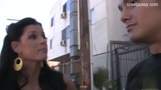 Grandi ta puta parto públiko