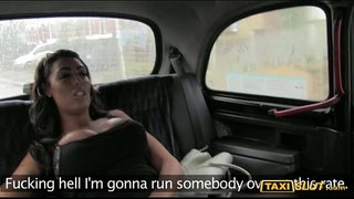 Huge juggs అవా వేసిన డ్రైవర్ తో వద్ద వెనకాల తన క్యాబ్