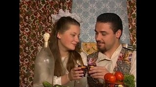 ���શિયન કાળા વાળ વાળી છોકરી સાથે મોટા બોબલા