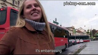 Eurobabe ज़ुज़ाना डालकर अजनबी के साथ कुछ पैसे के लिए