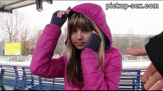 Прави аматерски Eurobabe Гина Герсон прибивается у возу