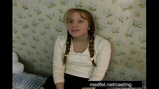 Cute Katie provas Ekstere por italiano rolo