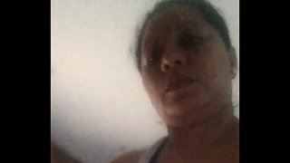 Thủ dâm trước máy quay