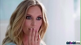 Stepmom Мона учат AJ келеш техники