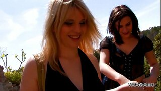 Dupe na Usta u Napolju Javni Sex... I Pusenja