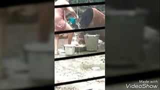 Duerf bhabi weist Hir halbnackten Kierper 2