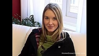 Супер Слатка Плавуша голи догола и игра са својом затегнутом Маца