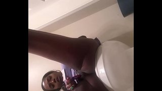 Sneaking बन्द प्राप्त गर्न एक नट काम मा