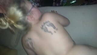 Бърз анален секс с закръглена жена