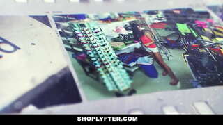 Teen blonde ഒരു രാത്രി ഷിഫ്റ്റ് employee in the store.ഓഫീസര് അറസ്റ്റ് അവളുടെ for stealing രാവിലെ ഷിഫ്റ്റ് റിപ്പോർട്ടുകൾ അവൾ പ്രവേശിപ്പിക്കുന്നു. അത് അവൾ അത് ചെയ്യാൻ 1 or 2 times.ഓഫീസര് pulls out his dick and lets her throat it.In return he licks and fucks her pussy.