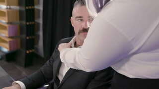 XXL കോഴി ലഭിക്കുന്നത് Pussyfucked By Her Hung ബോസ്