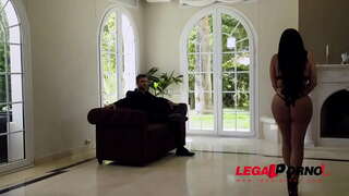 Svingete Latina hushjelp Kesha Ortega lar sjefen bang hennes store pupper og våt rosa GP848