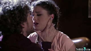 Tiktik pag-order ng mga bitches upang masiyahan sa kanya upang maiwasan ang mga bilangguan