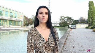 ALEMANY SCOUT - VALENT INGENU NOIA SEDUIR PER SEXE EN FALS MODEL DE TREBALL