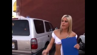 ���ુવાન સુંદર છોકરી લે છે, હાર્ડ ડિક તેના ભીનું હજામત કરેલું twat