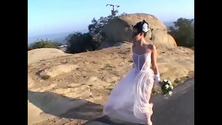 Infelice giovane abbandonato moglie e dà qualche testa poi inchiodato da due gentili planarità