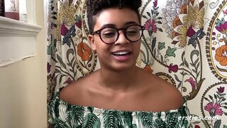 ���ਿੱਕੜੀ ਸ਼ਹਿਦ ਕੰਮ ਕਰਦਾ ਹੈ, ਦੇ ਨਾਲ ਇਸ ਨੂੰ 2 Dildos