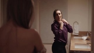 ВЕОМА СЕКСИ ДЕВОЈКЕ САСТАЈУ НАКОН РАСТАНКА И ДАЈУ ЈЕДНИ ДРУГИМА ЉУБАВ