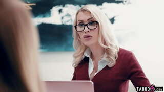 ���ીન stepdaughters કેટલાક મુશ્કેલી હતી કામ પર સાથે તેના મમ્મી મારે તને ચોદવિ છે બોસ