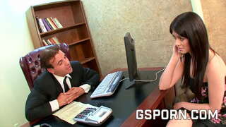 Sexy ਕਾਲੇ ਬਾਲਾਂ ਵਾਲੀ ਗੋਰੀ ਸਕੱਤਰ ਮਿਲ੍ਫ਼ fucked ਹਾਰਡ ਦੇ ਨਾਲ ਦਾ ਸਾਹਮਣਾ ਕਮ