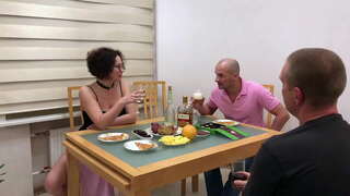 ���ှစ်ဦးယောက်ျားတွေဂရုဟောင်းတစ်ဦးအတန်းဖော်(အပိုင်း ၁)