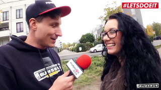 LETSDOEIT - Лилли Фокс - дразнить жігіттер тауып, жаңа қызды, олардың жаңа сахна